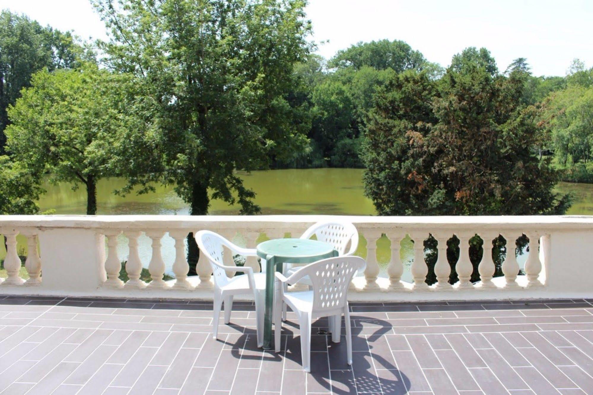 Hotel Etang Des Reynats Chancelade Exterior photo